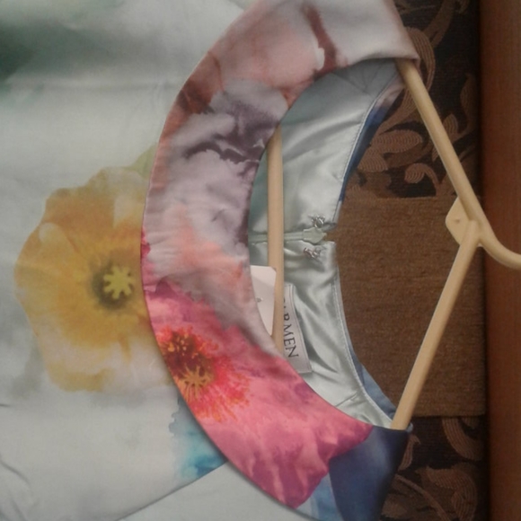 Dress - Picture 4 of 4